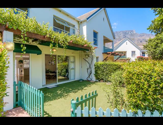3 BEDROOM TOWNHOUSE FOR SALE IN VREDEHOEK